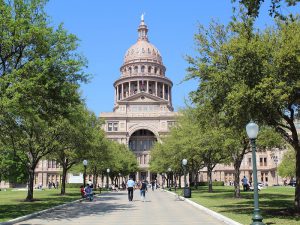 सरकारले देशलाई सही बाटोमा हिडाउन खोजेको छ नेपाली काँग्रेसका सभापति शेरबहादुर देउवाले रुकुम  पूर्वको