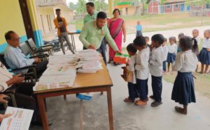 समृद्धि फाइनान्सद्धारा विपन्न वर्गका विद्यार्थिलाई स्टेशनरी वितरण समृद्धि फाइनान्सद्धारा विपन्न वर्गका विद्यार्थिलाई स्टेशनरी वितरण