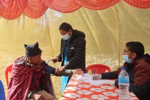नबिल बैंकको राउटे समुदायमा निःशुल्क स्वास्थ्य परीक्षण