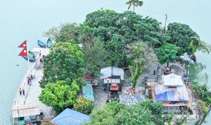 पर्यटकीय सुन्दर नगरी पोखरामा स्थित तालबाराही मन्दिर (फोटो फिचर)