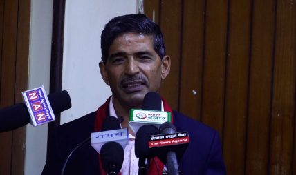 उच्च पदस्थ व्यक्तिहरूमा अरुको कुरा सुन्ने धैर्यता र इच्छाशक्ति छैन : अर्थविद् अधिकारी