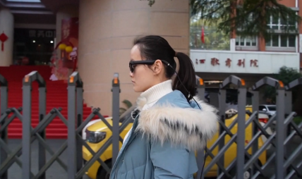 चीनले विकास गरेको एआई चस्माले दृष्टिविहीनहरुको दैनिकी सहज बनाउँदै