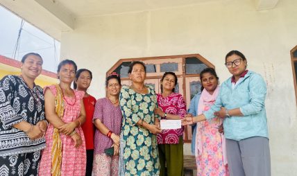 हिमालयन लघुवित्तद्वारा ३ लाख ७५ हजार बीमा दाबी तथा ऋण मिनाहा भुक्तानी हिमालयन लघुवित्तद्वारा ३ लाख ७५ हजार बीमा दाबी तथा ऋण मिनाहा भुक्तानी
