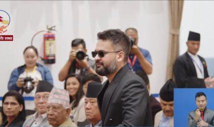 संसदमा हात उठाउँदै प्रधानमन्त्रीले मागे समय संसदमा हात उठाउँदै प्रधानमन्त्रीले मागे समय