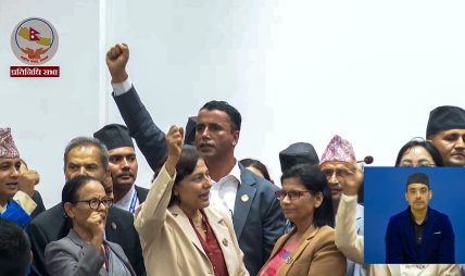 सभामुख अर्यालले पेलेर अघि बढाए संसद, विपक्षीले गरे वेल घेराउ