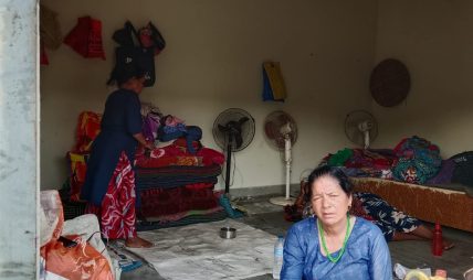 होल्डिङ सेन्टरका सुकुम्बासी भन्छन्, ‘डोजरले घर मात्र भत्काएन, सपना पनि चकनाचुर बनायो’ होल्डिङ सेन्टरका सुकुम्बासी भन्छन्, ‘डोजरले घर मात्र भत्काएन, सपना पनि चकनाचुर बनायो’