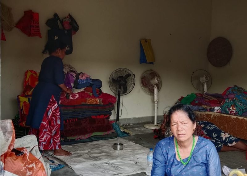 होल्डिङ सेन्टरका सुकुम्बासी भन्छन्, ‘डोजरले घर मात्र भत्काएन, सपना पनि चकनाचुर बनायो’