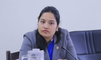 कर्मचारीलाइ राजनीति नगर्न सरकारको चेतावनी