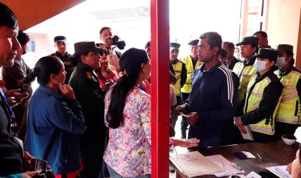 सरकारले अव्यवस्थित ढंगमै छोडे फेरि पुरानै ठाउँमा छाप्रो हाल्ने सुकुम्बासीहरूको चेतावनी