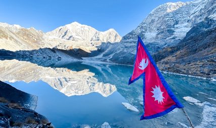 सोलुखुम्बुको धार्मिक तथा पर्यटकीय गन्तव्य दूधकुण्ड (तस्विरहरू)