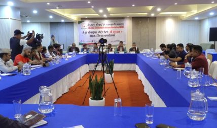 मोबाइल नष्ट गरिएको घटनाप्रति व्यवसायीको आपत्ति, कारबाहीको माग मोबाइल नष्ट गरिएको घटनाप्रति व्यवसायीको आपत्ति, कारबाहीको माग
