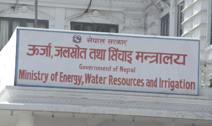तोकिएको शुल्कभन्दा अतिरिक्त रकम माग गरिए मन्त्रालयमा जानकारी गराउनु : मन्त्री श्रेष्ठ
