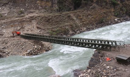 मुगुको नेरघाटमा बेलीब्रिज निर्माण, झोलुङ्गे पुलको जोखिमबाट स्थानीयबासी मुक्त