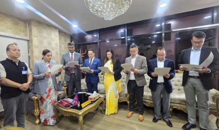 ६ स्वास्थ्य विज्ञान प्रतिष्ठानका नवनियुक्त उपकुलपतिद्वारा शपथ ग्रहण ६ स्वास्थ्य विज्ञान प्रतिष्ठानका नवनियुक्त उपकुलपतिद्वारा शपथ ग्रहण