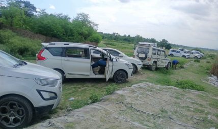 ‘माथिको आदेश’ भन्दै भारतीय सवारीसाधन ठोरी प्रवेशमा रोक, पर्यटन ब्यवसाय ठप्प ‘माथिको आदेश’ भन्दै भारतीय सवारीसाधन ठोरी प्रवेशमा रोक, पर्यटन ब्यवसाय ठप्प