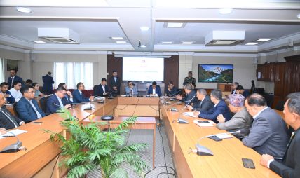 अर्थतन्त्र विस्तार गरेर आर्थिक वृद्धि हासिल गर्न सरकार र बैंकहरूबिच सहकार्य अपरिहार्य छ : अर्थमन्त्री अर्थतन्त्र विस्तार गरेर आर्थिक वृद्धि हासिल गर्न सरकार र बैंकहरूबिच सहकार्य अपरिहार्य छ : अर्थमन्त्री