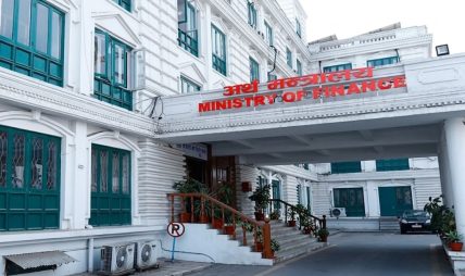 बैंकिङ प्रणालीमा तरलता थपिँदा पनि लगानी सुस्त: विश्वासको वातावरण र पुँजीगत खर्च बढाउन निजी क्षेत्रको माग बैंकिङ प्रणालीमा तरलता थपिँदा पनि लगानी सुस्त: विश्वासको वातावरण र पुँजीगत खर्च बढाउन निजी क्षेत्रको माग